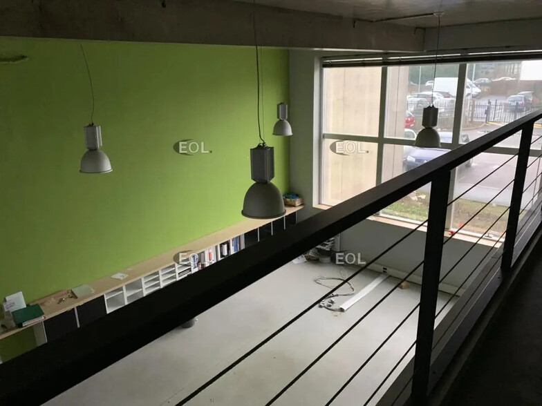 Local d’activités dans La Verrière à louer - Photo de l’immeuble – Image 3 sur 7