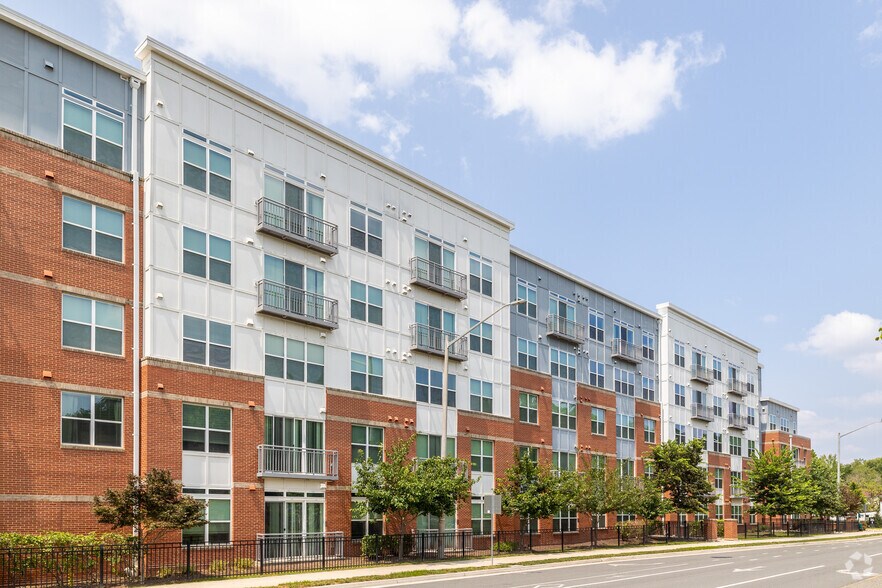 9142 Richmond Hwy, Fort Belvoir, VA à louer - Photo de l’immeuble – Image 3 sur 31