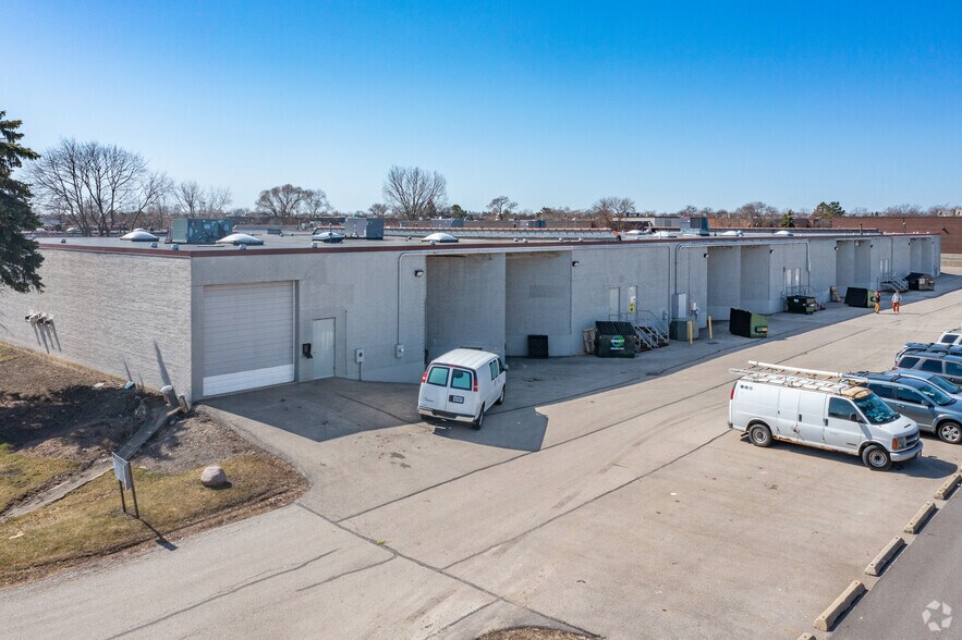3000-3030 Commercial Ave, Northbrook, IL à louer - Photo de l’immeuble – Image 3 sur 4