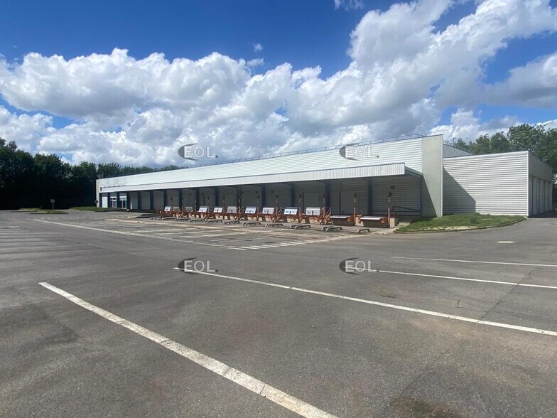 Industriel/Logistique dans Ferrières-en-Brie à louer - Photo de l’immeuble – Image 2 sur 13