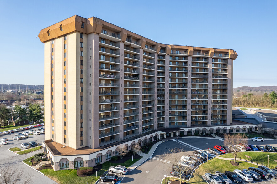 1000 Valley Forge Cir, King Of Prussia, PA à vendre - Photo de l’immeuble – Image 3 sur 7