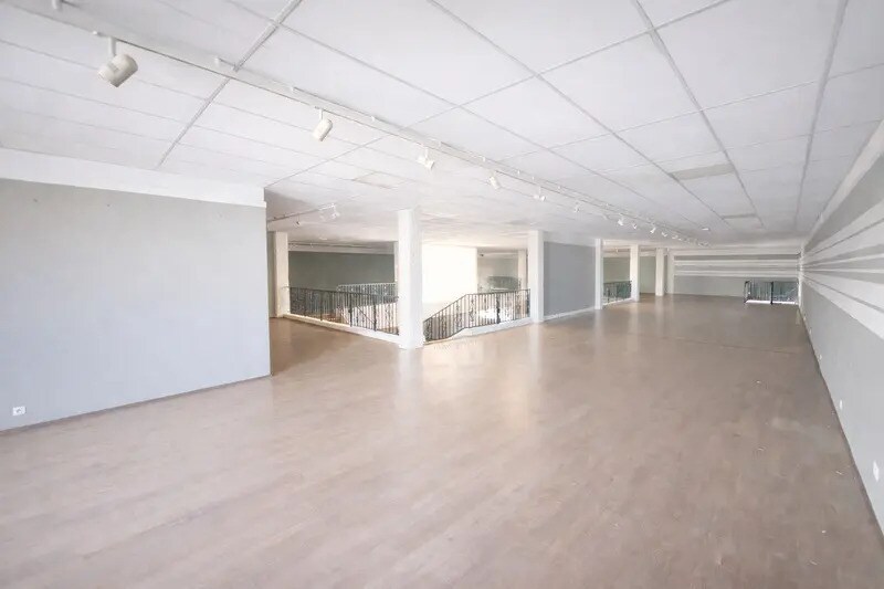 Bureau dans à vendre - Photo de l’immeuble – Image 2 sur 2