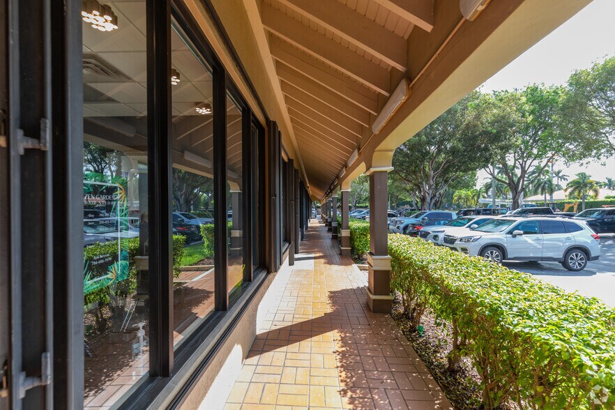 8505-8521 SW 136th St, Miami, FL à louer - Photo de l’immeuble – Image 2 sur 7