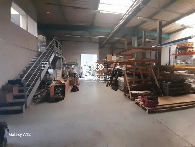 Plus de détails pour Bureau, Industriel/Logistique à louer