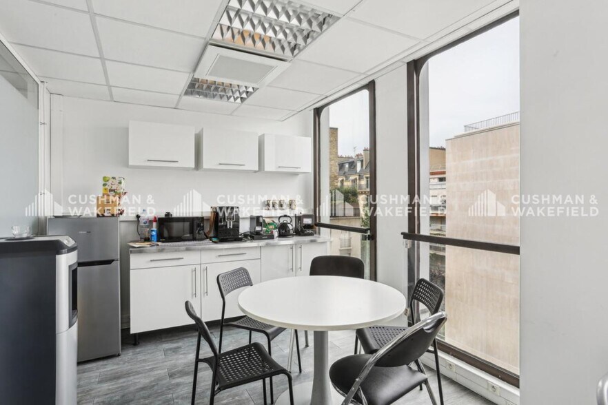 Bureau dans Neuilly-sur-Seine à louer - Photo intérieure – Image 2 sur 13