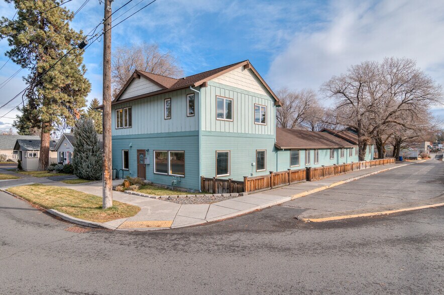 612 NW Hill St, Bend, OR à louer - Photo de l’immeuble – Image 2 sur 10