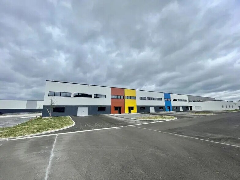 Local d’activités dans Le Grand-Quevilly à louer - Photo de l’immeuble – Image 3 sur 8