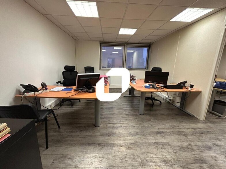 Bureau dans Noisy-le-Grand à vendre - Photo intérieure – Image 2 sur 10
