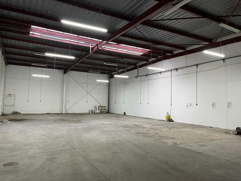 240 Rue Helene Boucher, Buc à louer - Photo de l’immeuble – Image 2 sur 10