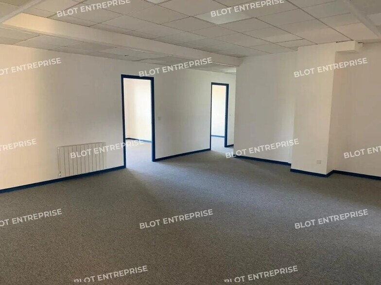 Bureau dans Quimper à louer - Photo de l’immeuble – Image 3 sur 7