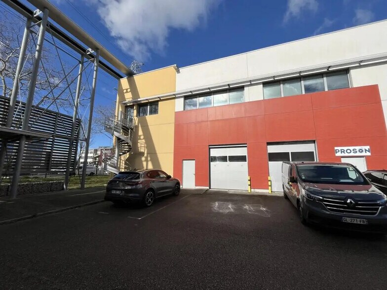 50 Rue Jean Zay, Saint-Priest à louer - Photo de l’immeuble – Image 2 sur 12