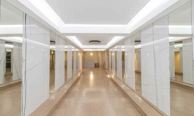 Plus de détails pour 17 Rue Du Colisée, Paris - Bureau à louer