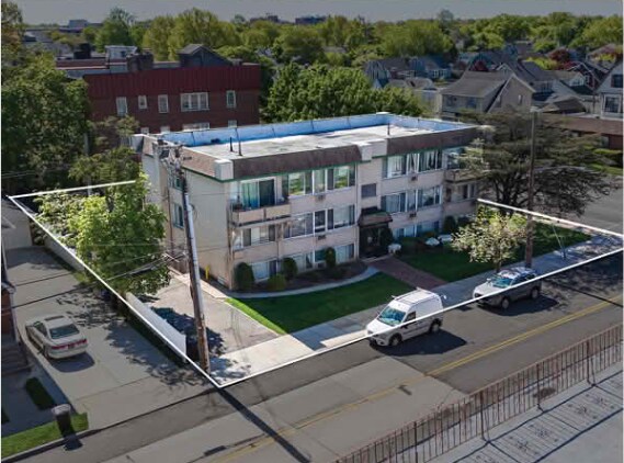 1 N Forest Ave, Rockville Centre, NY à vendre - Photo de l’immeuble – Image 2 sur 2