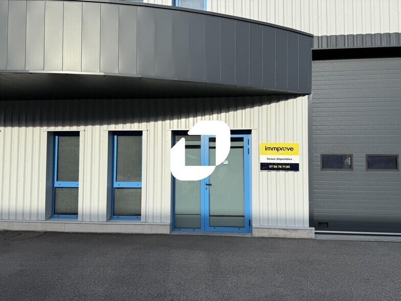 Local d’activités dans Voreppe à louer - Photo de l’immeuble – Image 2 sur 11
