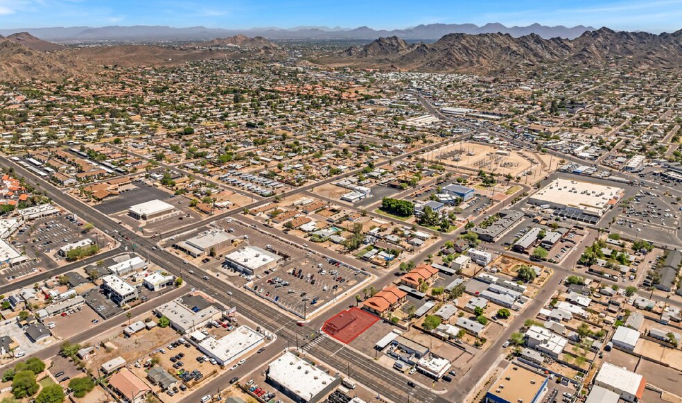 9521 N 7th St, Phoenix, AZ à vendre - Photo de l’immeuble – Image 3 sur 5