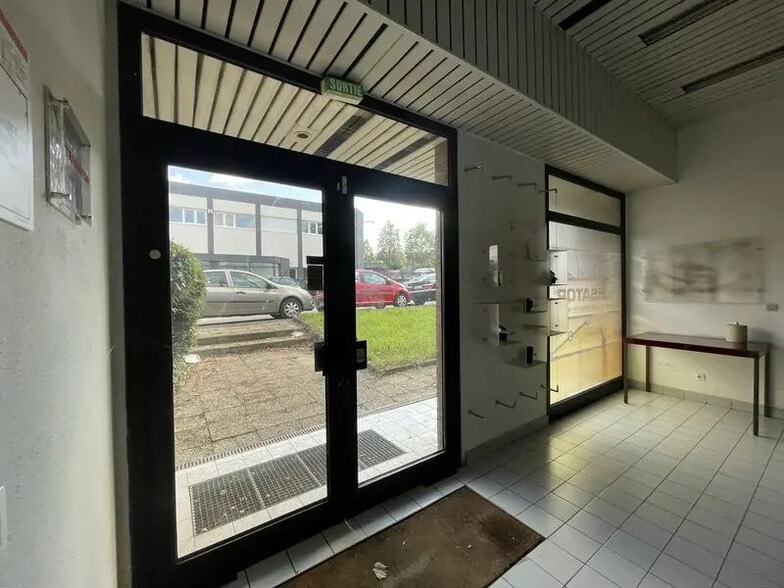 Bureau dans Neuilly-Plaisance à vendre - Photo de l’immeuble – Image 2 sur 15