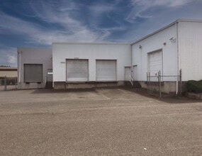 901 N Columbia Blvd, Portland, OR à louer Photo de l’immeuble– Image 2 sur 5