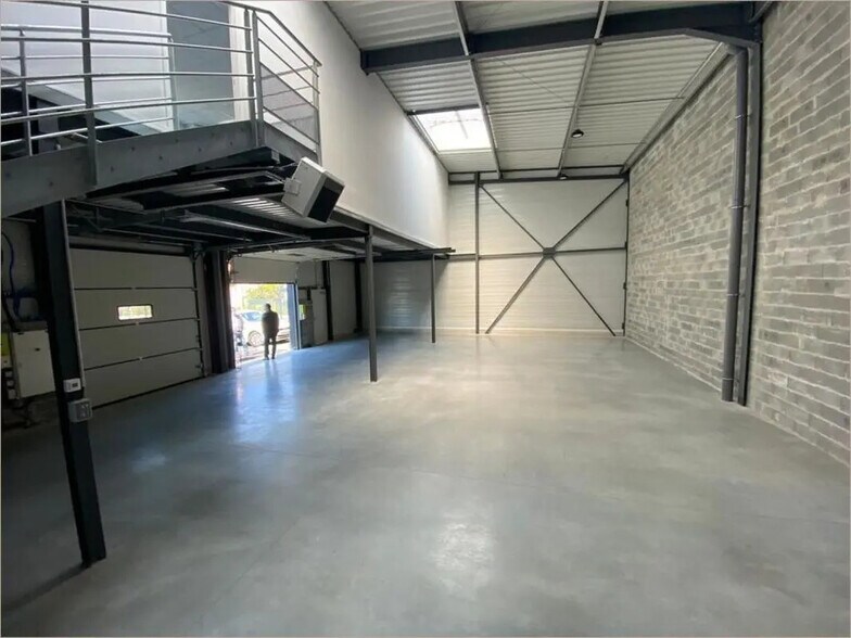 Local d’activités dans Toulouse à louer - Photo de l’immeuble – Image 2 sur 5