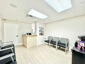 12550 Biscayne Blvd, North Miami, FL à louer Photo intérieure– Image 2 sur 3