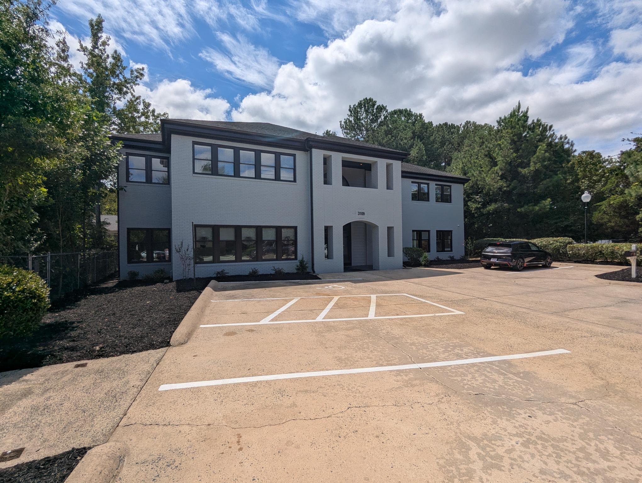 3109 University Dr, Durham, NC à louer Photo de l’immeuble– Image 1 sur 8