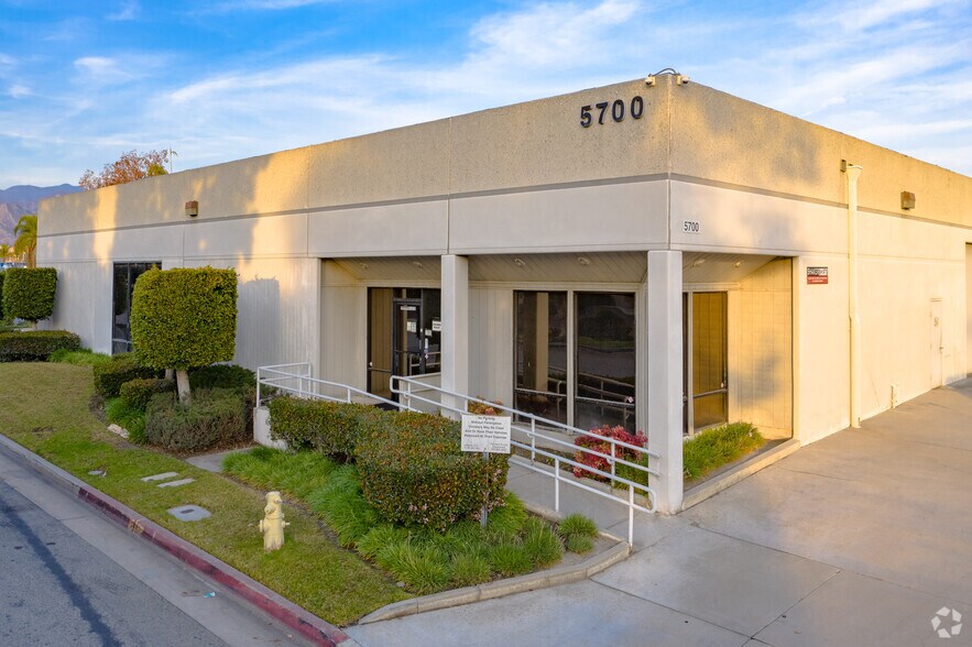 5700-5760 Ayala Ave, Irwindale, CA à louer - Photo de l’immeuble – Image 3 sur 11