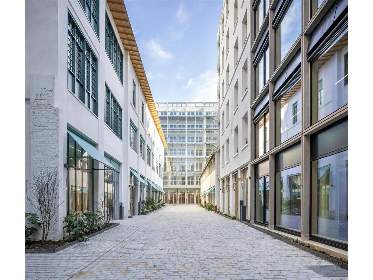 206 Rue La Fayette, Paris à louer Photo de l’immeuble– Image 1 sur 11