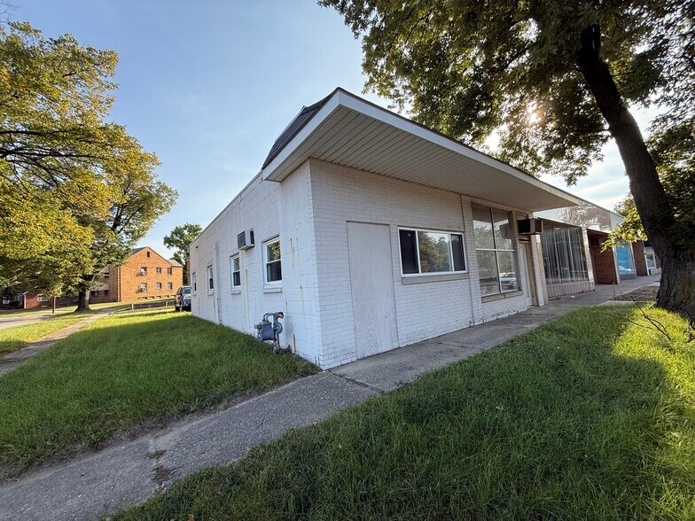 4324 Monroe St, Toledo, OH à vendre - Photo de l’immeuble – Image 2 sur 3