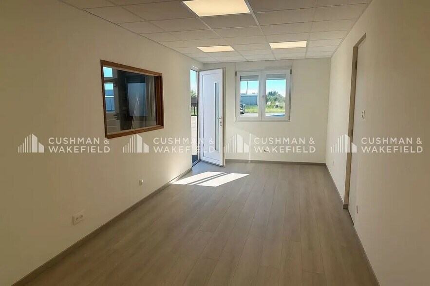 Local d’activités dans Benfeld à louer - Photo de l’immeuble – Image 3 sur 10