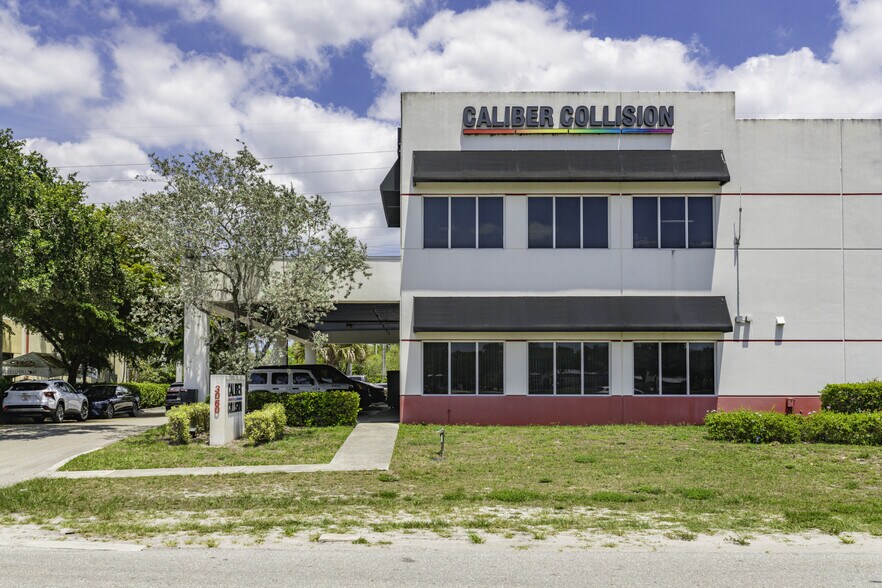 3060 Fairlane Farms Rd, Wellington, FL à vendre - Photo de l’immeuble – Image 2 sur 4