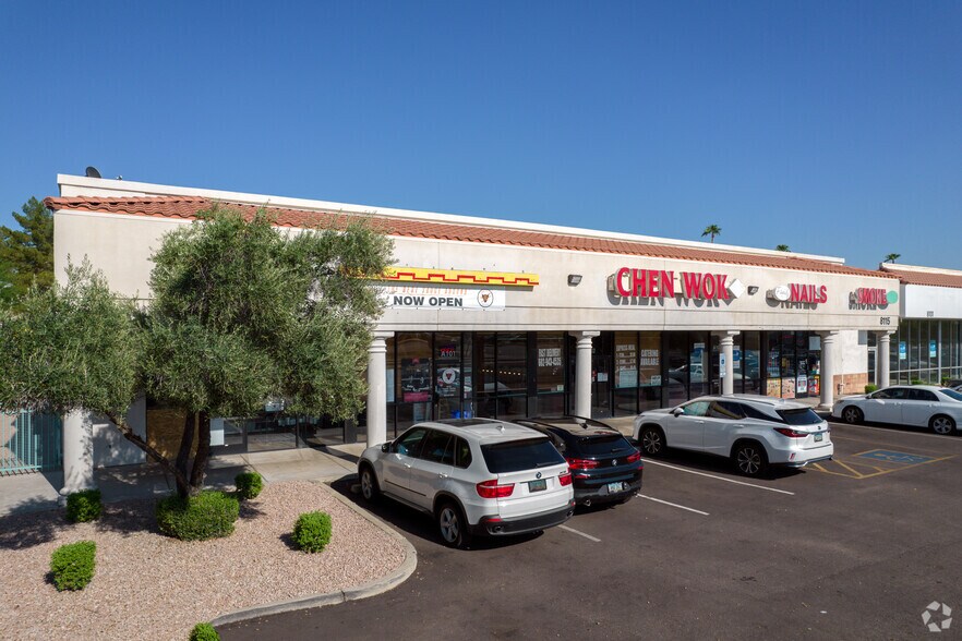 8115 N 19th Ave, Phoenix, AZ à louer - Photo de l’immeuble – Image 3 sur 3