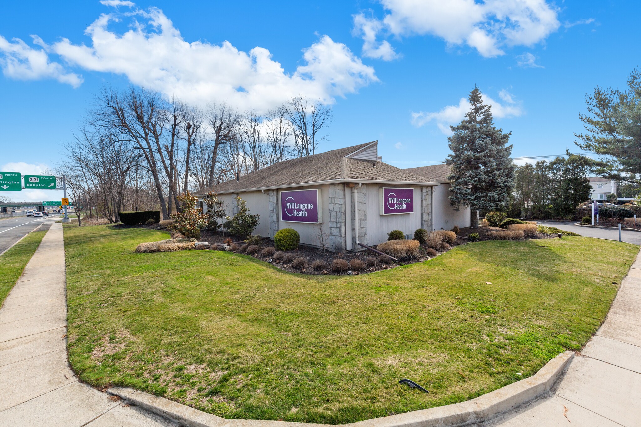 986-990 Sunrise Hwy, Babylon, NY à vendre Photo de l’immeuble– Image 1 sur 1