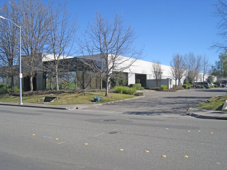 5570 Skylane Blvd, Santa Rosa, CA à louer - Photo de l’immeuble – Image 1 sur 1