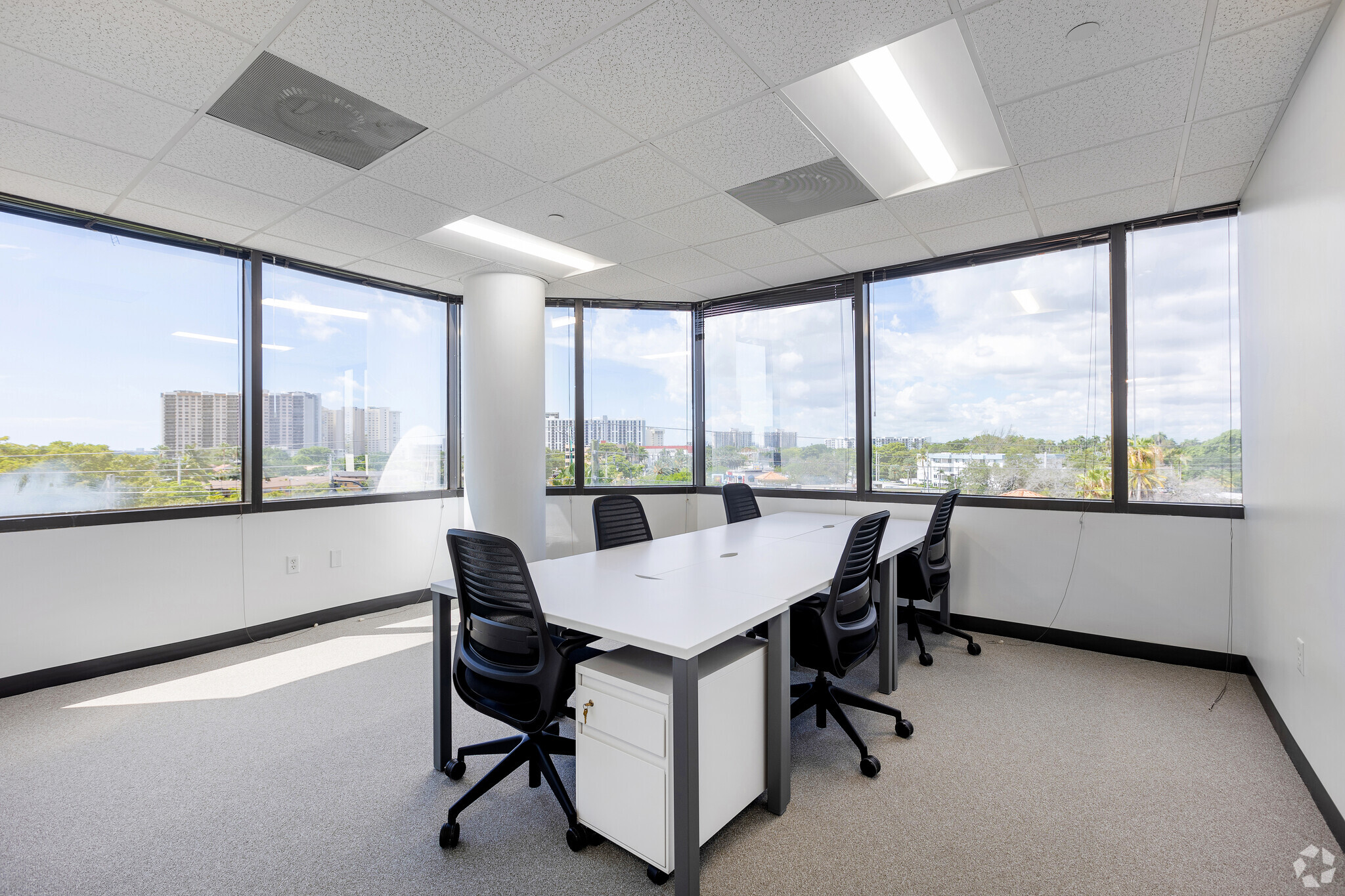11900 Biscayne Blvd, North Miami, FL à louer Photo intérieure– Image 1 sur 1