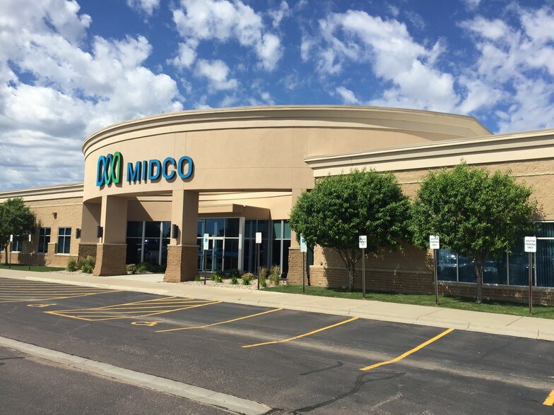 3901 N Louise Ave, Sioux Falls, SD à louer - Photo de l’immeuble – Image 1 sur 17