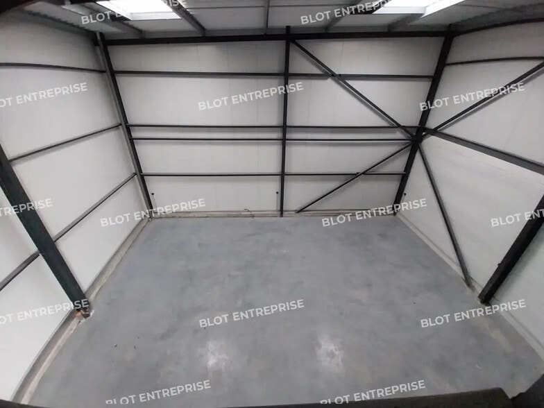 Local d'activités dans Sarzeau à vendre - Photo de l’immeuble – Image 2 sur 5