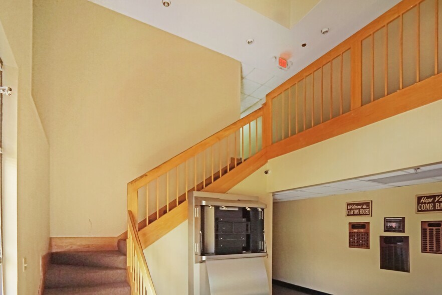 1560 Commercial Ct, Jonesboro, GA à vendre - Photo intérieure – Image 3 sur 35