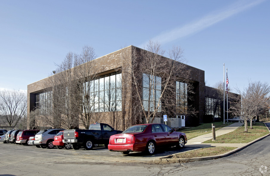5000 Cedar Plaza Pky, Saint Louis, MO à louer - Photo principale – Image 1 sur 4