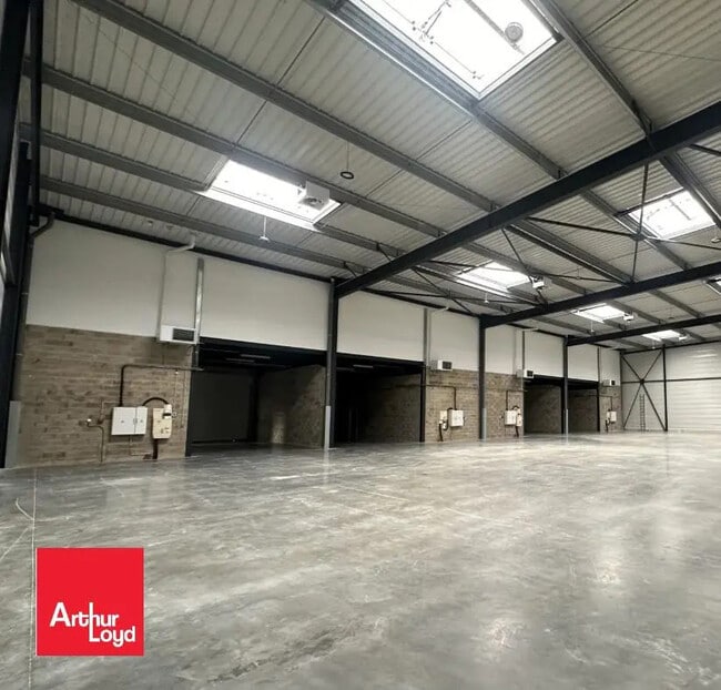 Plus de détails pour Local d'activités à louer