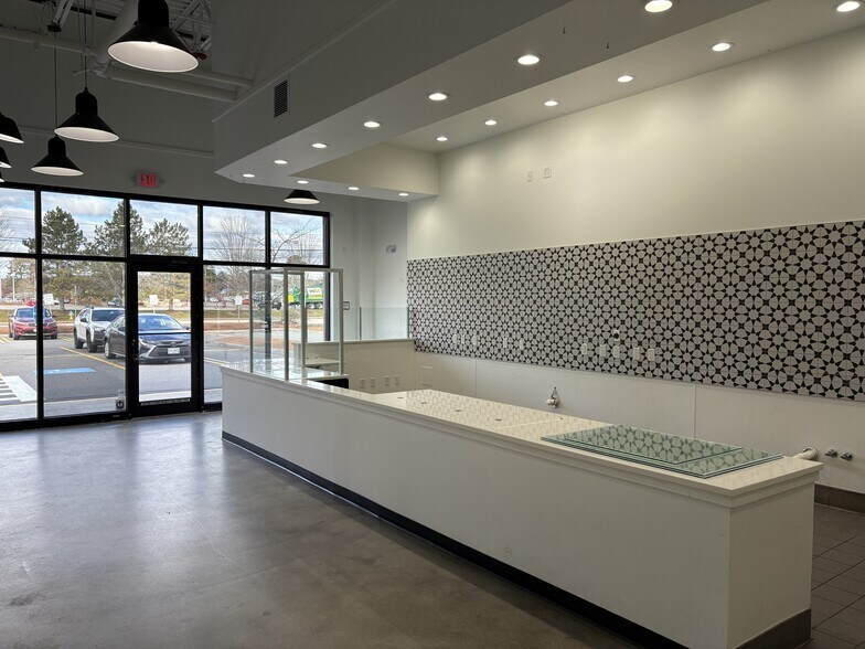 550 Amherst St, Nashua, NH à louer - Photo de l’immeuble – Image 2 sur 17