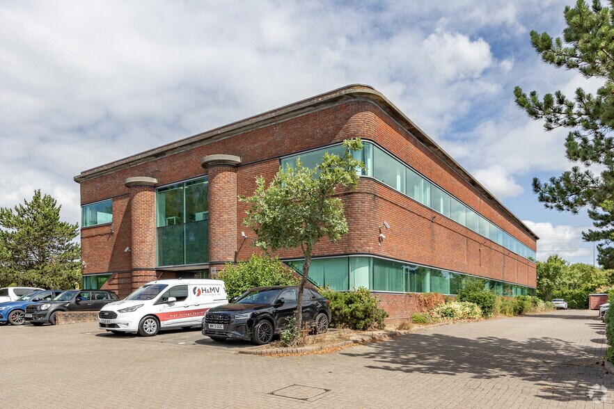 2430 Aztec, Almondsbury à louer - Photo principale – Image 1 sur 20