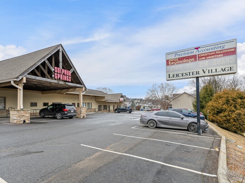 876 New Leicester Hwy, Asheville, NC à louer - Photo de l’immeuble – Image 3 sur 5