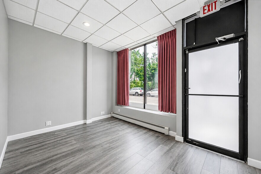 283-285 Broadway, Bethpage, NY à louer - Photo de l’immeuble – Image 3 sur 19