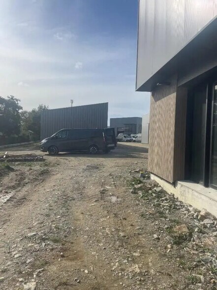Local commercial dans Sarzeau à louer - Photo de l’immeuble – Image 3 sur 12