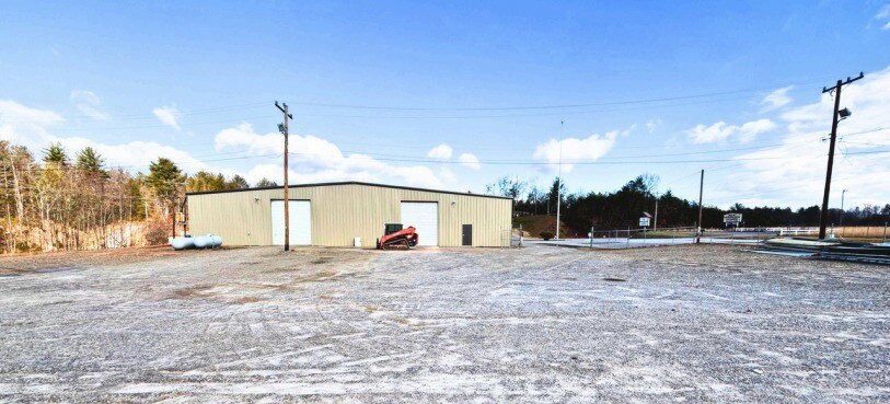 5875 W US Highway 421, Wilkesboro, NC à louer Photo principale– Image 1 sur 32