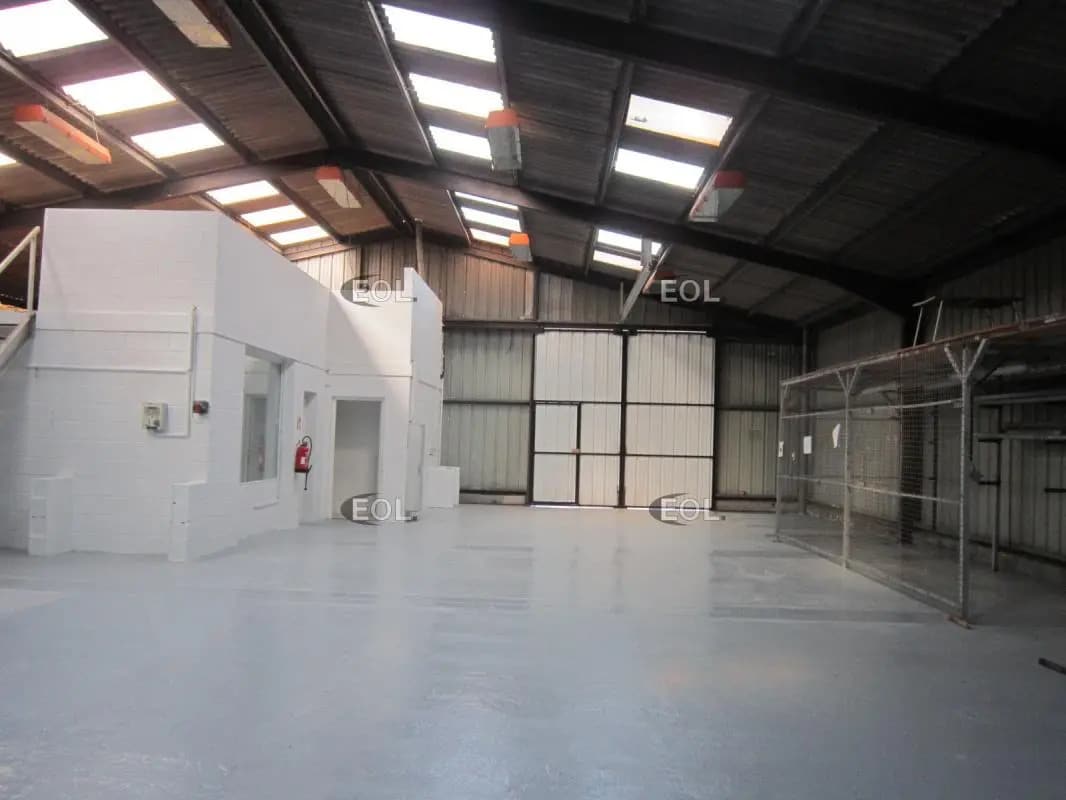 Industriel/Logistique dans Saint-Saulve à louer Photo de l’immeuble– Image 1 sur 3