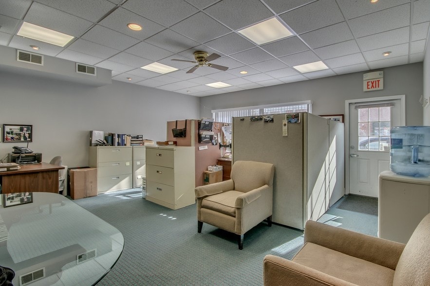 97 Wood St, Bristol, PA à vendre - Photo de l’immeuble – Image 3 sur 25