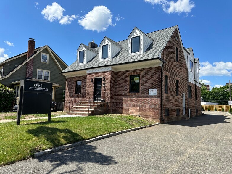 362 Franklin St, Bloomfield, NJ à louer - Photo de l’immeuble – Image 1 sur 15