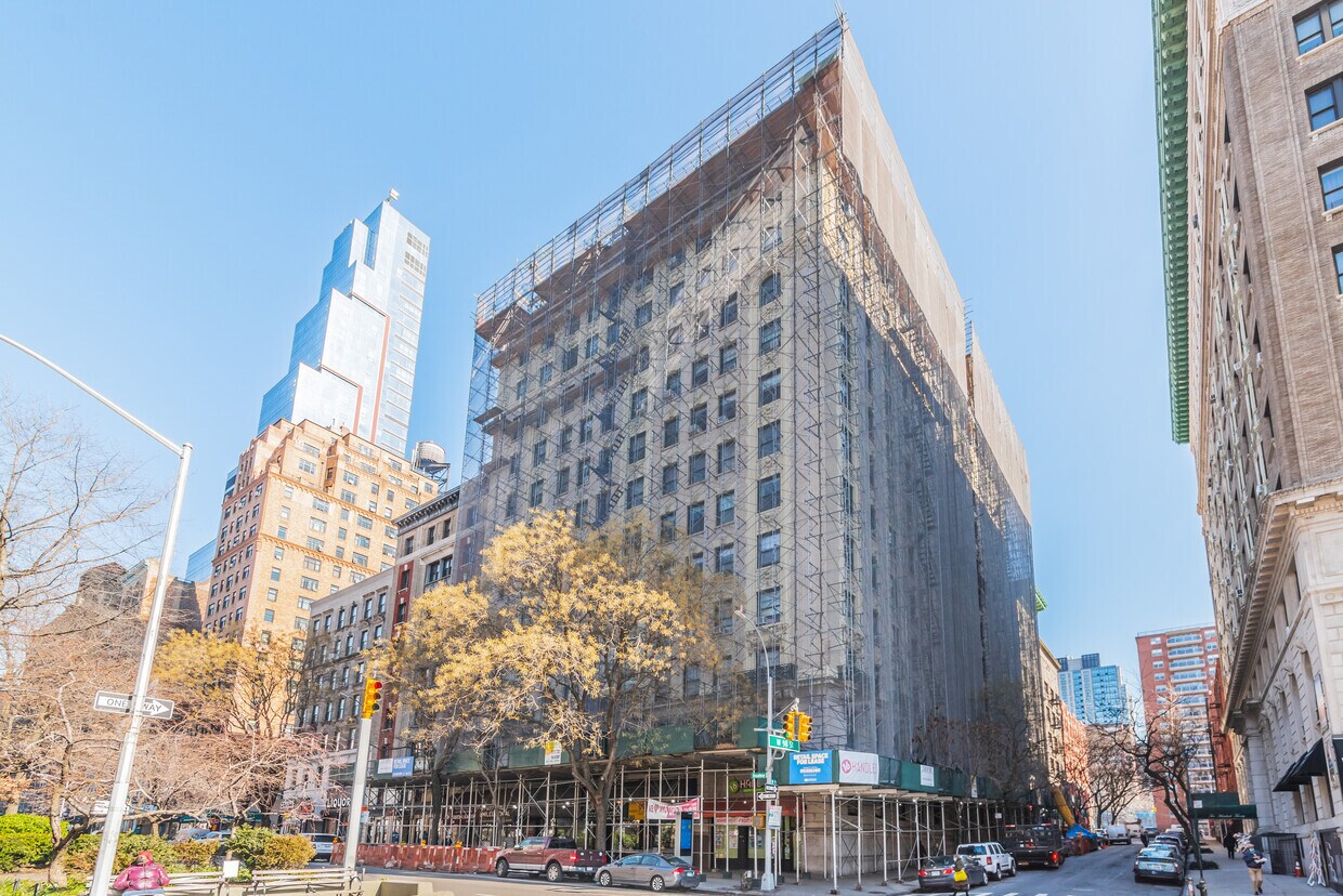 215 W 98th St, New York, NY à louer Photo de l’immeuble– Image 1 sur 2
