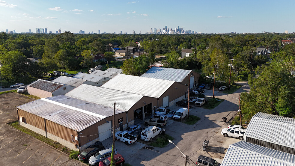 6912 Calhoun Rd, Houston, TX à louer - Photo de l’immeuble – Image 1 sur 11