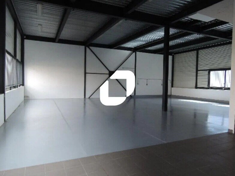 Local d’activités dans Montévrain à louer - Photo de l’immeuble – Image 1 sur 2